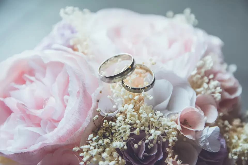 How to Buy an Engagement Ring Online Without Getting Ripped Off